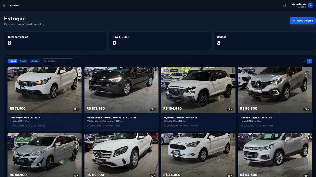 Tela real do AutoVendas: estoque com oito veículos sincronizados